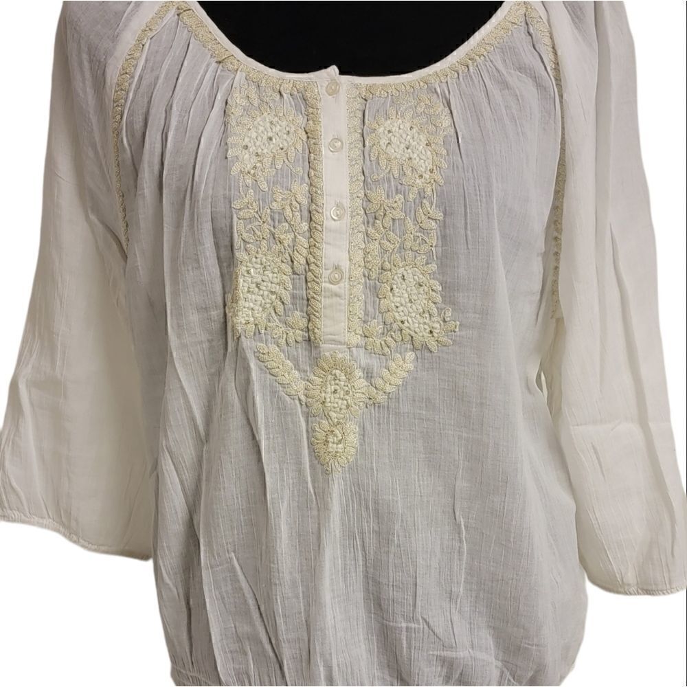 MUDD white top with embroidered design and bell sleeves size xl